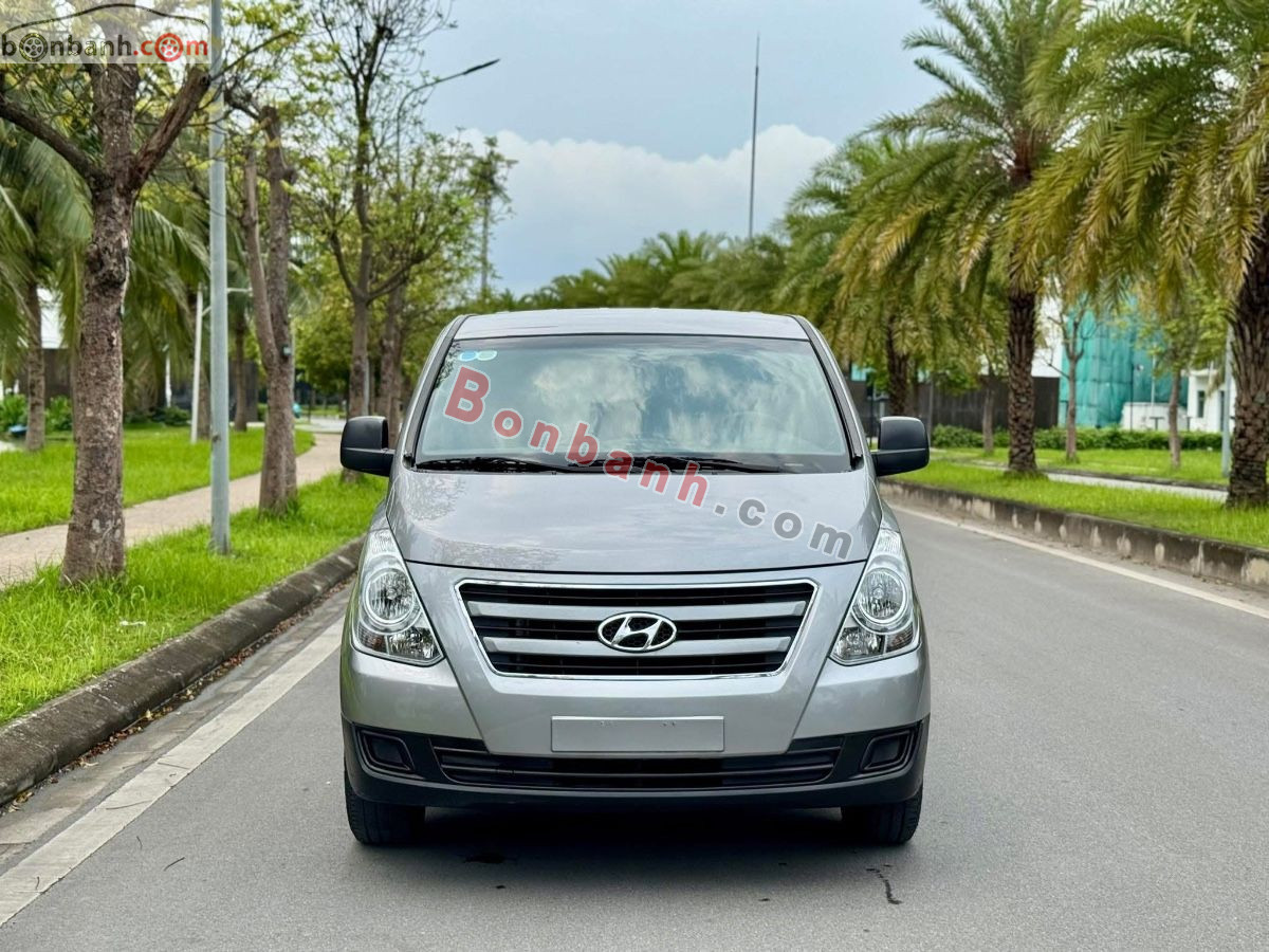 Hyundai Grand Starex Van 2.4 MT 2016